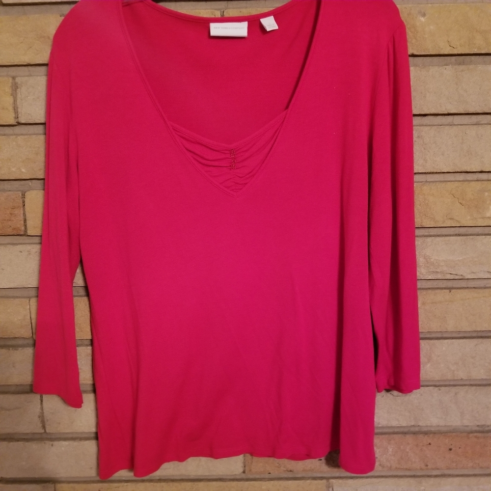 New York & Company Red Top Size LARGE